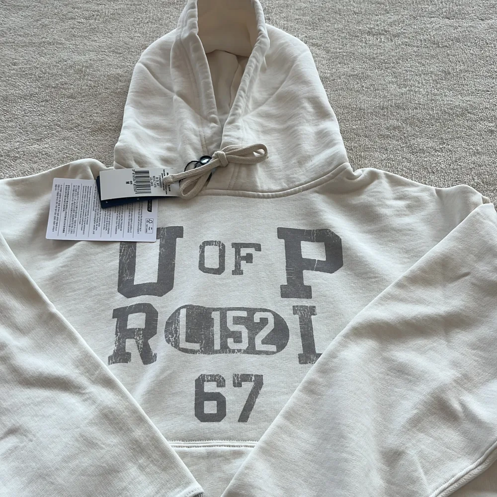 Ja du hörde rätt! Denna Galet Snygga Polo Ralph Lauren Hoodie Helt Ny Med Tags På | Size-M | NYPRIS-2599 | VÅRT PRIS-1449 | Om du har några frågor eller funderingar, tveka inte att höra av dig!. Hoodies.