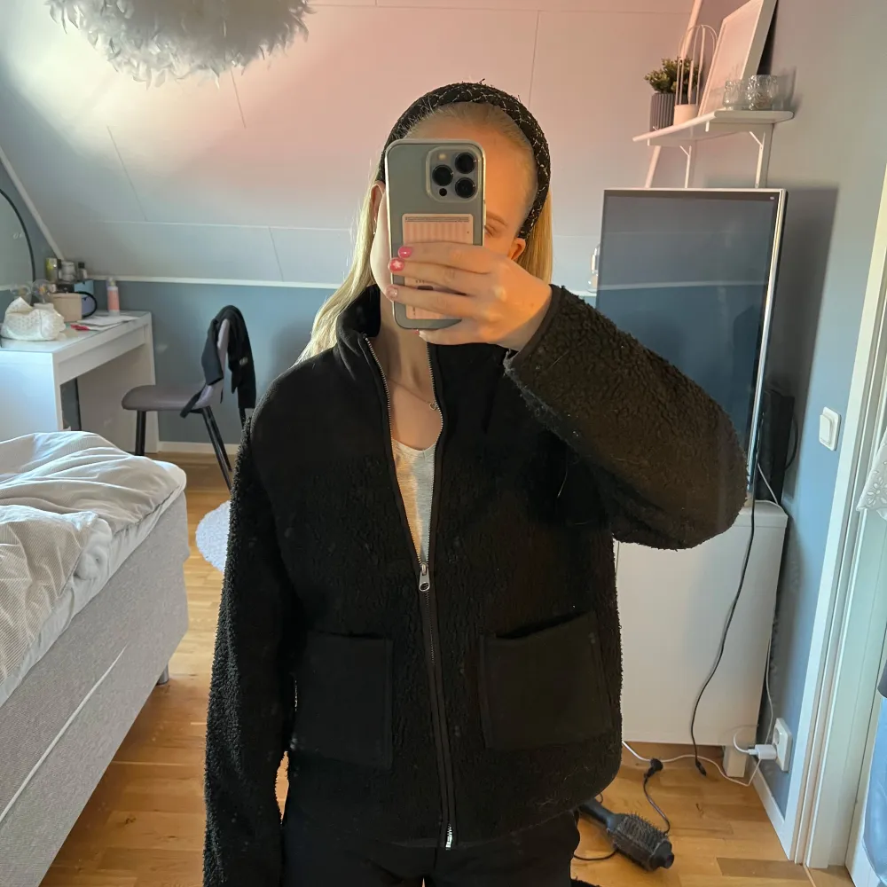 Jättefin fleece/pilé jacka i bra skick. Skriv för fler bilder, frågor eller funderingar🥰. Jackor.