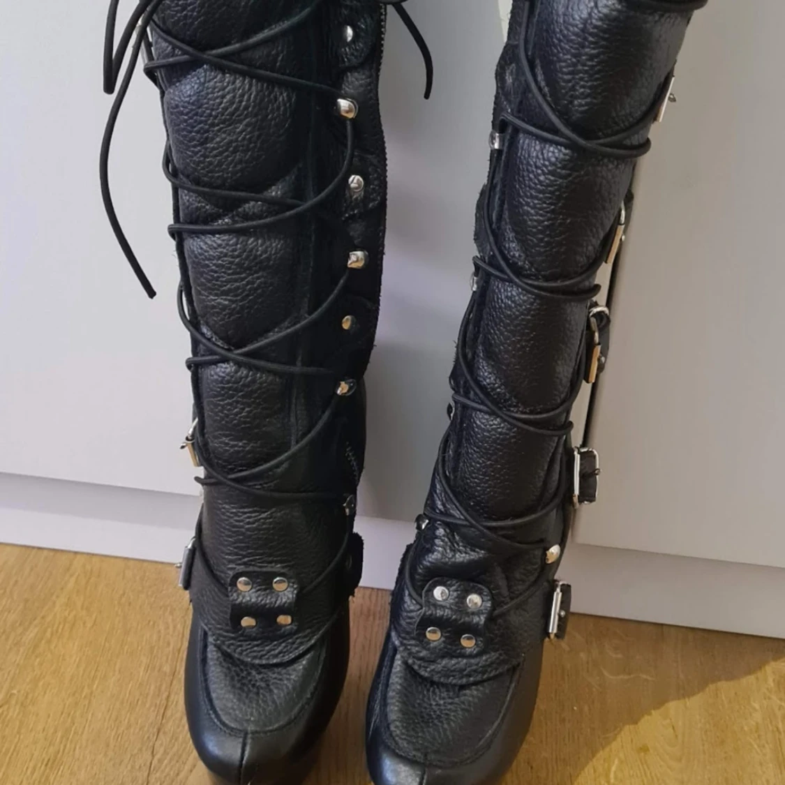 Höga stövlar med coola detaljer