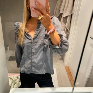 Blus  - Jeans/grå blus🩷