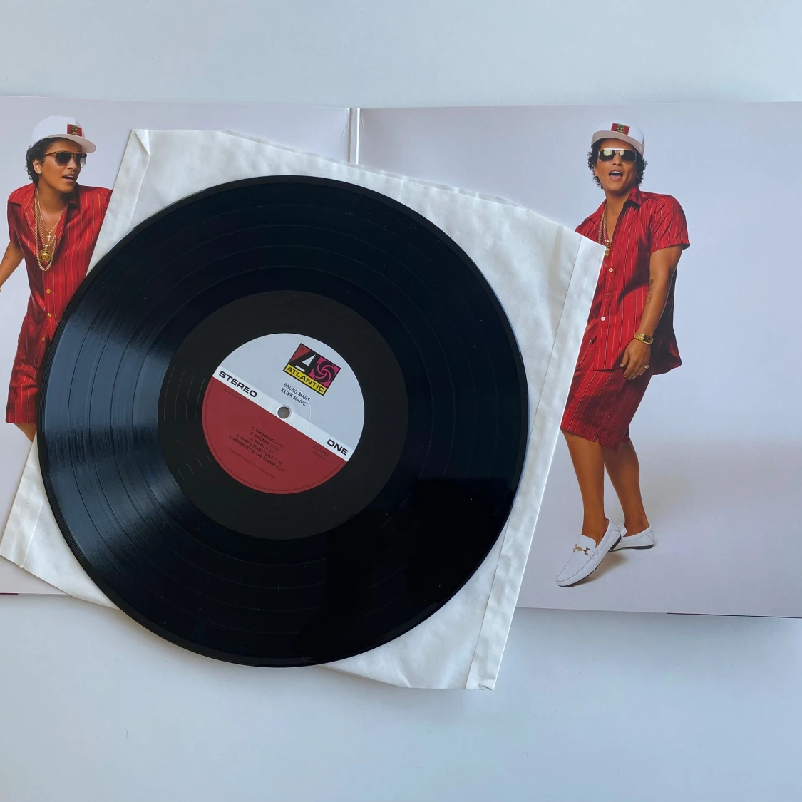 Bruno Mars - 24K Magic (2018), NM/NM - Vinyl LP (Metallic Foil) - 90