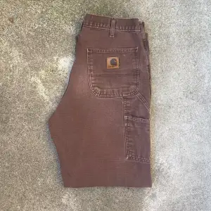 Säljer dessa carhartt jeans, skriv om frågor!