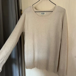 Kashmir tröja Soft Goat - Superfin, tunt stickad tröja i Kashmir, från Soft goat. Säljer pga att den inte längre kommer till användning.💕