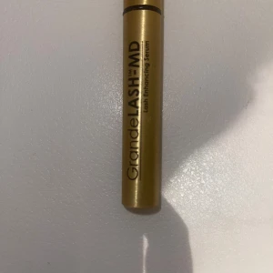Grande CosmeticsLash Enhancing Serum 2 ml - GrandeLASH-MD Lash Enhancing Serum helt ny använd bara två gång, köpt från Lyko för 508 kr 