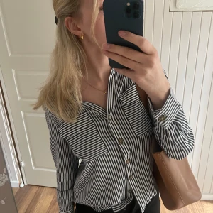 Randig skjorta  - Nyskick!! Aldrig använd 🩵🩵 Storlek S Skönt och tunt material 🦋