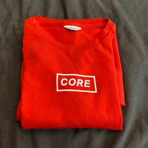 Långärmad tröja. - Långärmad tröja från Jack & Jones. Helt oanvänd. Storlek M.