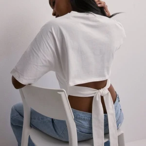 Nelly tröja - Jätte söt topp med knyte i ryggen, i storlek S. Slutsåld på nellys hemsida.