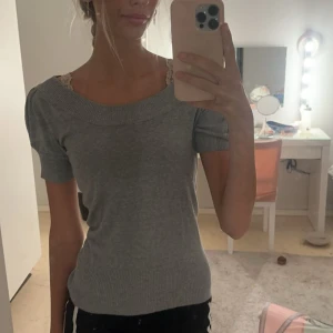 Söt topp - Jätte fin topp, nästan aldrig använd! Säljer då den inte används så ofta🩷 Storlek M men passar mig som vanligtvis har s/xs