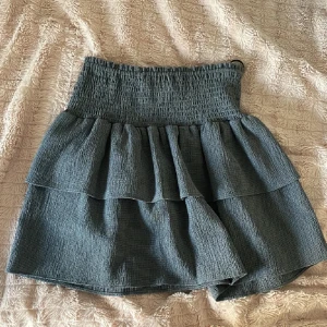 Söt volang kjol - Priset kan diskuteras💗   