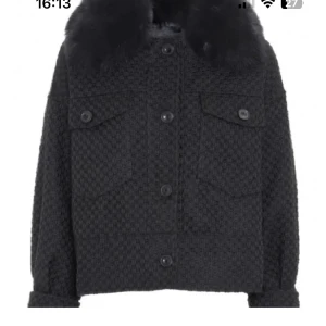 Meotine kappa  - Intressekoll på min meotine jacka, denna modellen säljs inte längre💞ge prisförslag 