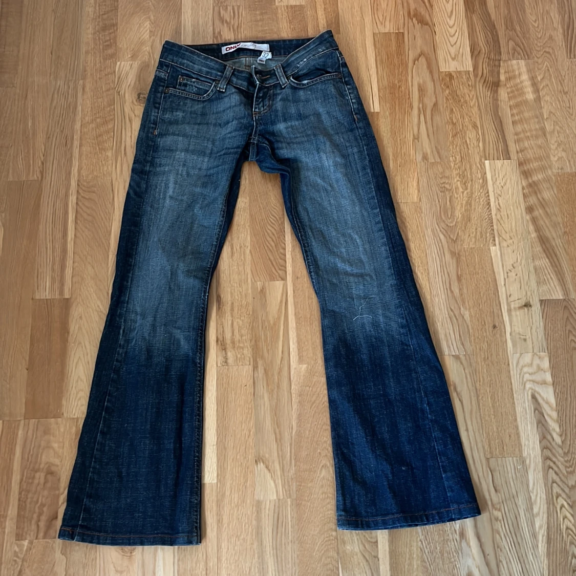 lågmidjade jeans