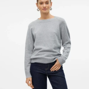 Stickad tröja  - Jättefin basic stickad tröja från Vero Moda❤️använd fåtal gånger ❤️perfekt till hösten 