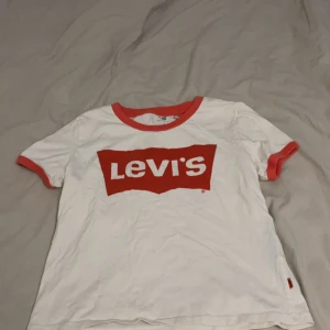 Levis tröja - Knappt använd 