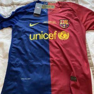 Messi 2009 barcelona - Barcelona tröja från 2009 med prime Messi på ryggen, aldrig använd och helt ny 