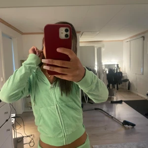 Juicy couture sett  - Grönt sett, haft dom ett tag. Skriv till mig privat för fler bilder❤️
