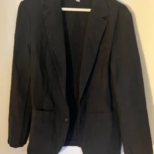 Svart linnekavaj - Linnekavaj från Linano i stl M men sitter som en S, aldrig använd!