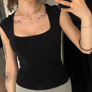 Trending topp - Har nu tröttnat på denna söta topp från Gina som vart trendig och sålde slut väldigt snabbt. 