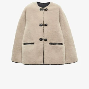 Mango Teddy jacka - Säljer denna jackan från Mango. Superfint skick, näst intill ny. Begie, strl XS