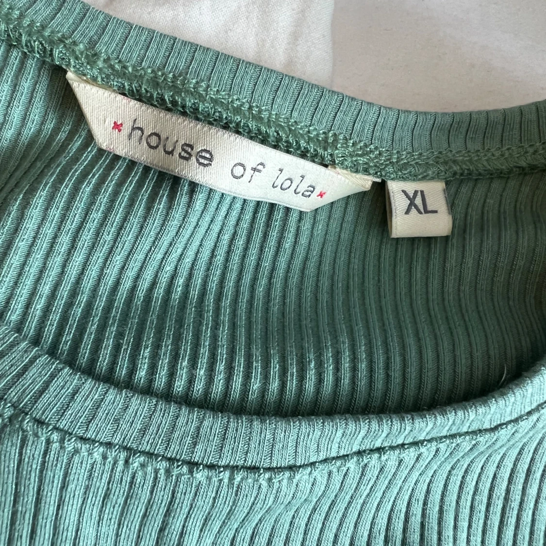 Kortärmad tröja - helt ny - 90