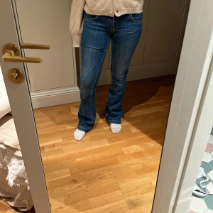 Bootcut jeans ifrån subdued  - Super snygga jeans ifrån subdued i blått! Inte anväda alls mycket! Nypris: 600kr