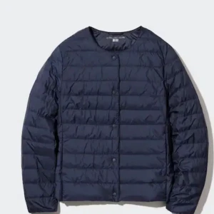 uniqlo jacka - en jättefin jacka från uniqlo i färgen marinblå, använd några gånger 🤍