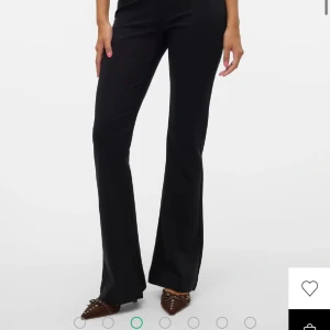 Kostymbyxor  - Kostymbyxor low waist från Vero Moda 