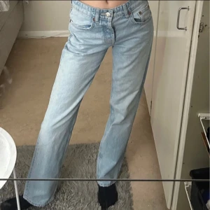 Zara jeans - Säljer dessa nya zara jeans som aldrig är använda . Low waist och sitter jätte fint!💕🎀