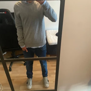Filippa K stickad crewneck - Filippa K crewneck storlek S utmärkt skick inga defekter perfekt till hösten, skick 9/10 Nypris: 1059 Mitt pris: 459