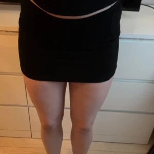 Svart minikjol - Svart minikjol från H&M. 💕