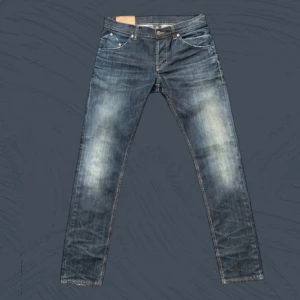 Dondup jeans  - Säljer dessa riktigt sjysta dondup jeans i modellen Sam. Perfekt för dig som söker ett par riktigt feta jeans! Vid frågor och funderingar skriv gärna! 