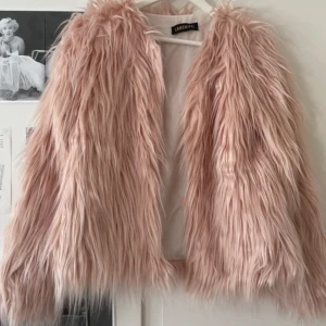 Pälsjacka  - Säljer min älskade pälsjacka!💖