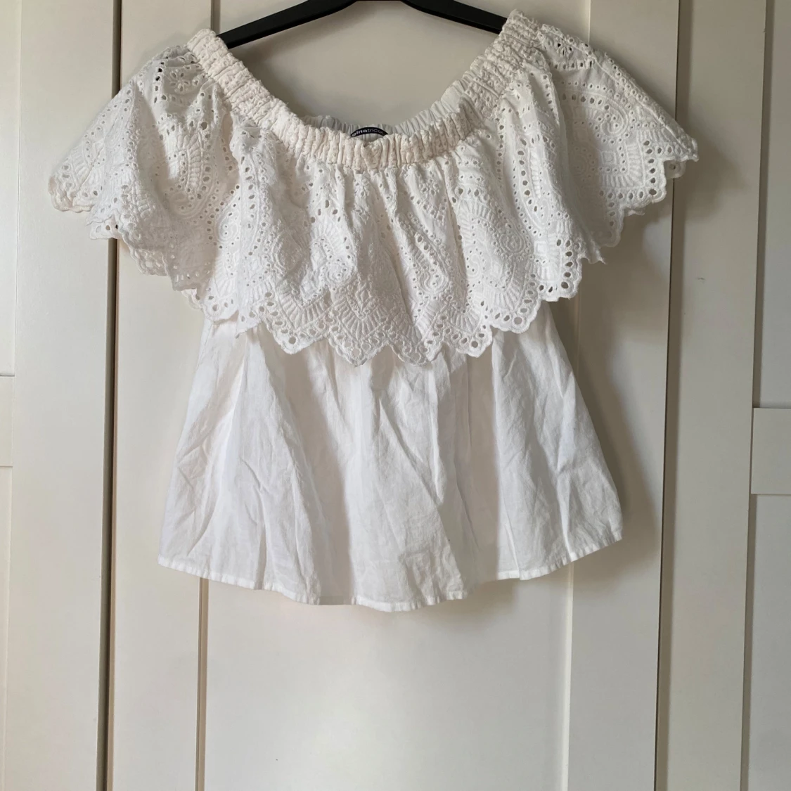 Spets offshoulder top