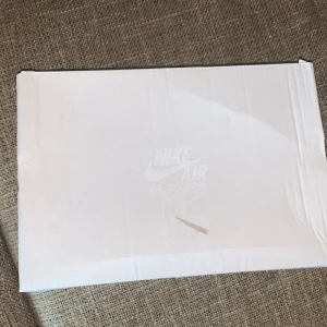 Air force 1 - Köpte fel storlek och var bortrest så kunde inte lämna tillbaks de (de är helt nya)