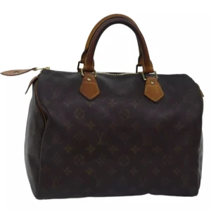 Louis Vuitton Speedy 30 - Louis Vuitton Speedy 30. Ett måste i väskkollektionen! Bra storlek för både vardagsbruk och resor. Perfekt att använda som skol-/arbetsväska. Speedy ger en touch av lyx och stil till varje outfit.