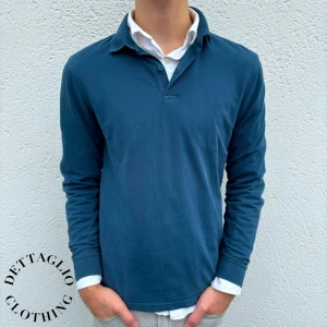 Massimo Dutti Tröja - Tröja från Massimo Dutti | Skick: 10/10 | Storlek: M | Nypris: 699kr | Säljer för 349kr | Spårbar frakt via Postnord eller Instabox | Hör av dig vid frågor eller funderingar 