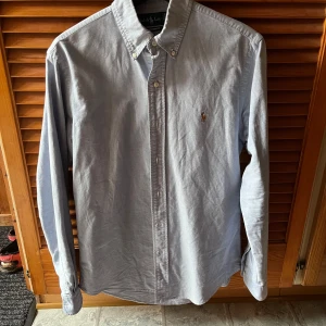Ralph lauren skjorta - Säljer en fin Ralph lauren skjorta. Skick 9/10.