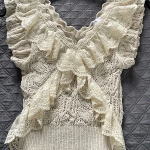 Sommar topp - Använd en gång förra året. Inga defekter.  