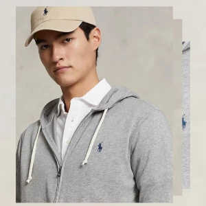 Polo ralph lauren hoodie  - Tja säljer nu denna ralph lauren hoodie. Köpt i mars förra året från ralph lauren som födelsedagspresent men säljs nu då den aldorg kommit till användning. Storlek M, nypris runt 2300kr. Kan gå ner i pris vid snabb affär.