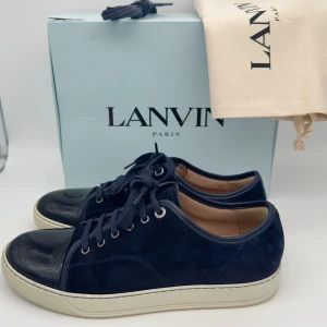 Lanvin Toe Cap - Säljer nu dessa  Lanvin  i storlek 42. De är i bra skick och har mycket kvar att ge.  Skriv om ni har några frågor. 🙏🏼🙌🏼  ❗️❗️INGA BYTEN!!!! ❗️❗️