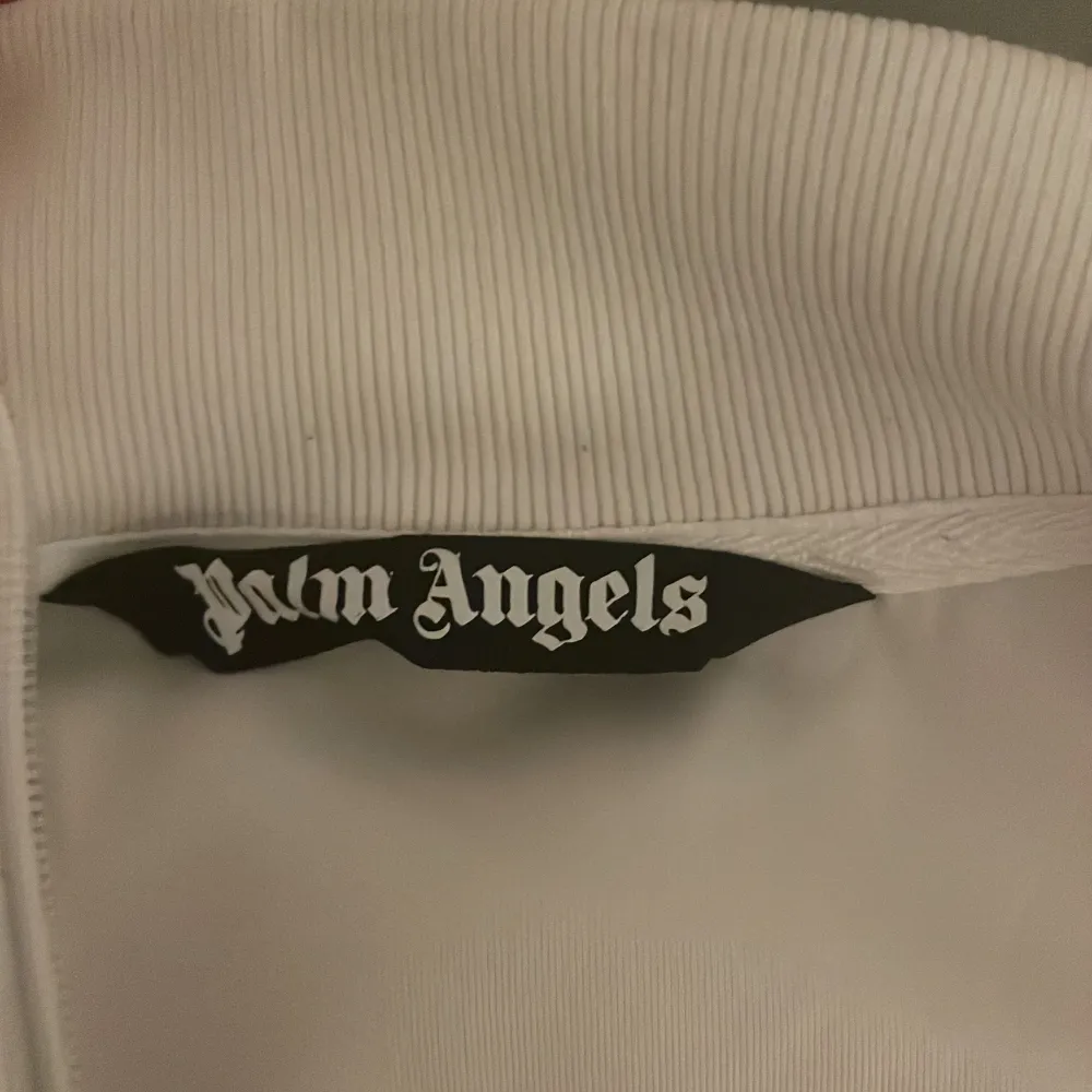 Säljer min Palm angels Tröja då den inte används. Vid flera frågor skriv DM . Hoodies.