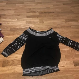 Gullig off shoulder topp - Off shoulder topp med spets detaljer💕 nyskick 