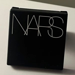 NARS blush - NARS blush i den extremt populära nyansen ”org*sm”. Den är minisize, dvs 1.2g, men räcker länge! 