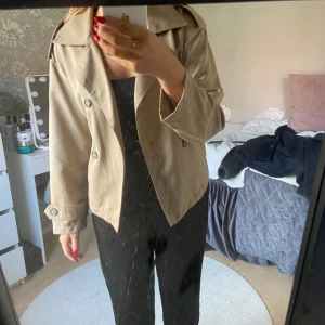 Jacka  - En fin höst jacka som är använd fåtal gånger 