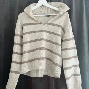 Stickad tröja  - Jättefin stickad tröja från Gina Tricot i storlek xs! 💞💞