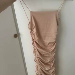 Helt ny klänning  - Oanvänd 