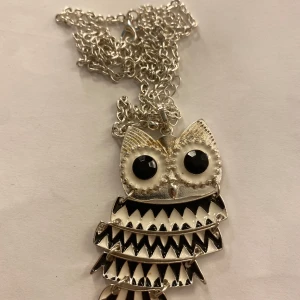 Halsband  - Halsband med en uggla.