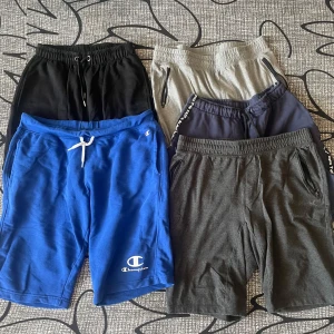 Shortspaket sweatshirt - 5 par shorts i sweatshirtmaterial i Casual stil. Alla i fint skick. Olika märken 