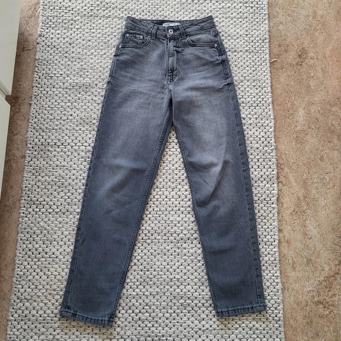 Grå zara jeans