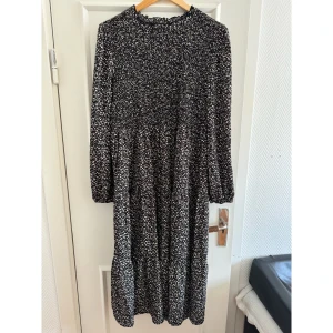 Klänning helt ny - Helt ny klänning från SHEIN