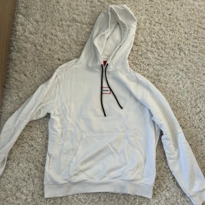 Hugo boss hoodie - Använt en gång, passar S och M, betalade 110€